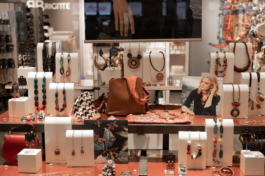 Bijou Brigitte, Juwelier in Houssen